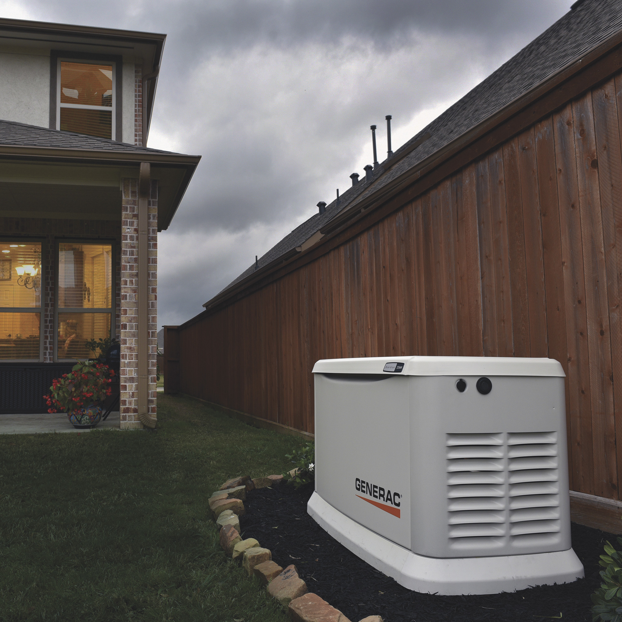 Generac Guardian Series Air-Cooled Home Standby Generator — 22kW (LP)/19.5kW (NG), Model# 7042